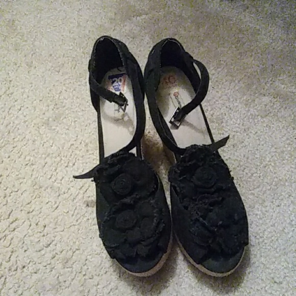 Women shoes - Picture 1 of 5